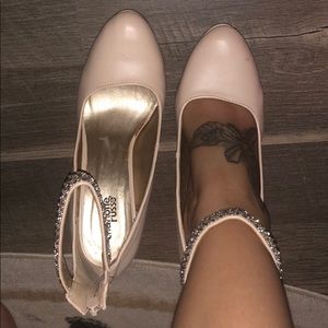 Nude Platform Pumps with anklets